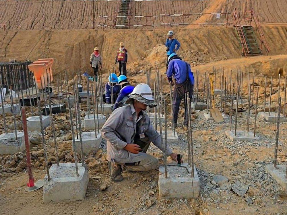 การทดสอบความสมบูรณ์เสาเข็มแบบ Seismic Integrity Test ตามมาตรฐาน ASTM D5882 ด้วยการเคาะหัวเสาเข็มและวัดคลื่นสะท้อนหน้างานจริง