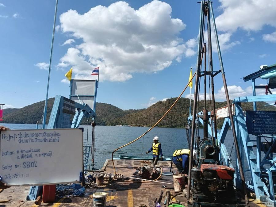 เจาะสำรวจดินบนแพลอยหน้าเขื่อน กาญจนบุรี Soil boring floating raft dam Kanchanaburi