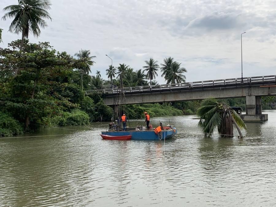 เจาะสำรวจดินในแม่น้ำใต้สะพาน จ.อยุธยา River soil boring under bridge Ayutthaya