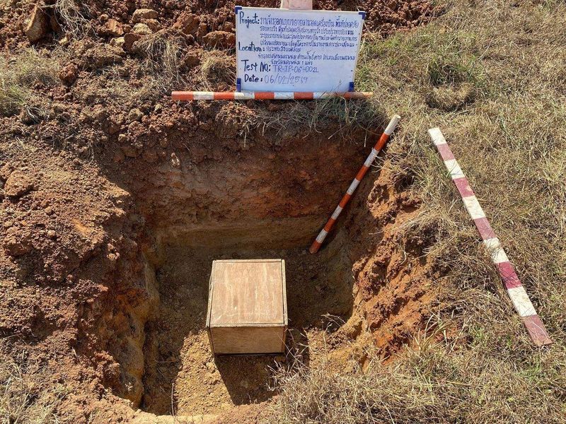 Test Pit การขุดหลุมสำรวจดิน subsurface investigation เก็บตัวอย่างดิน SPN Soil Engineering